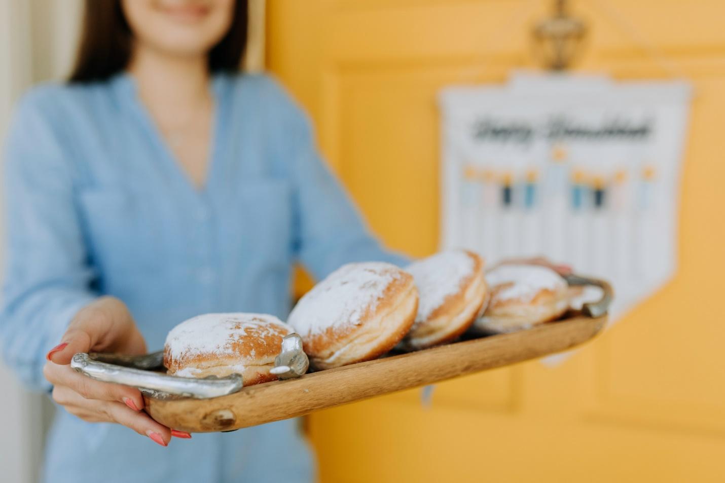 Can Dogs Eat Powdered Donuts? Risks & Safety Tips